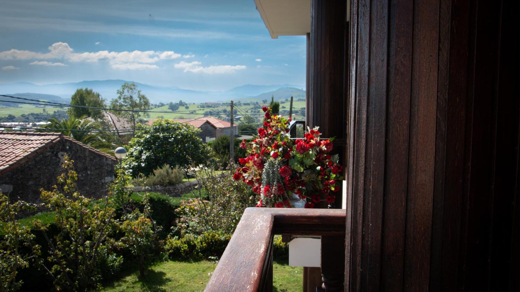 Cosma House Hotel Hinojedo Ngoại thất bức ảnh