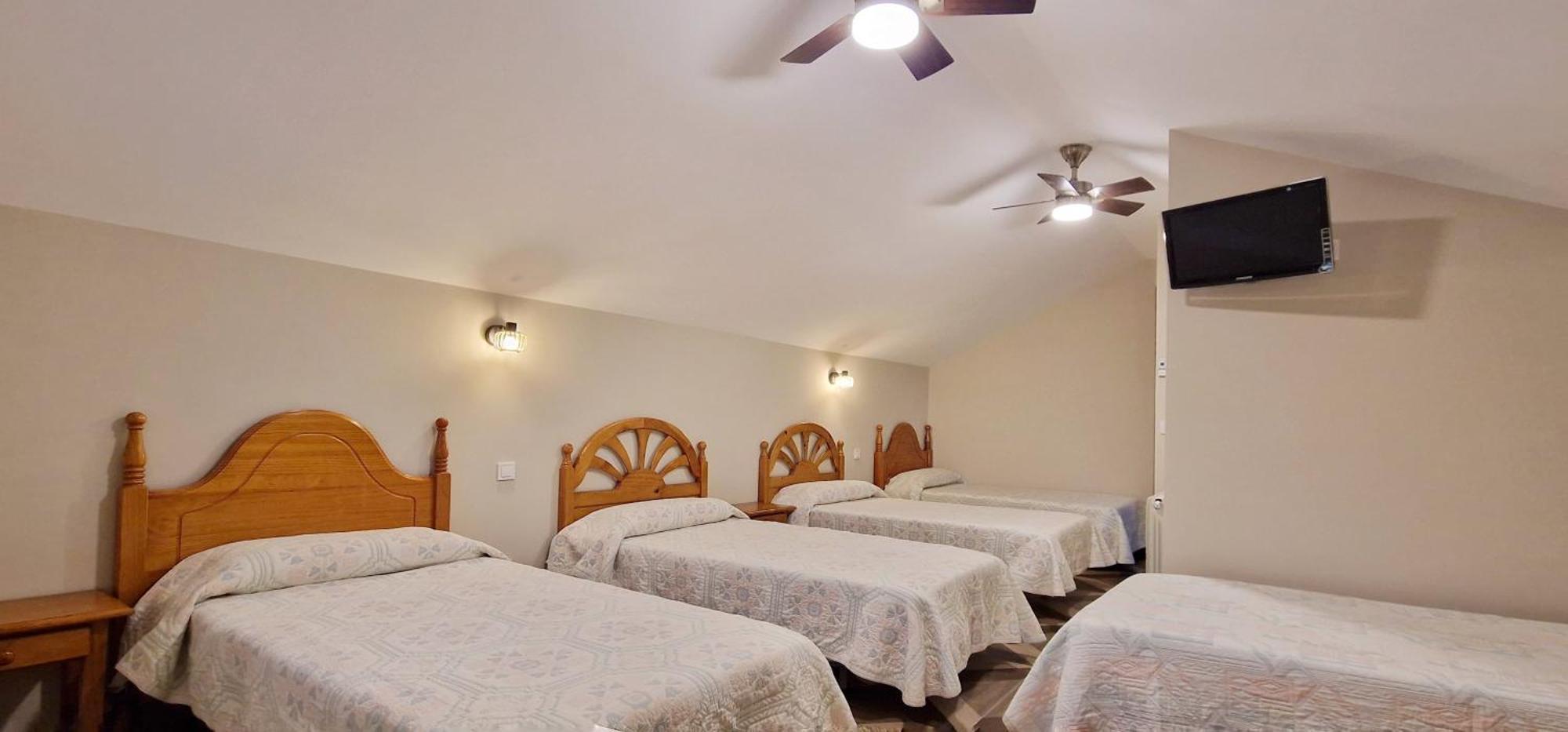 Cosma House Hotel Hinojedo Ngoại thất bức ảnh